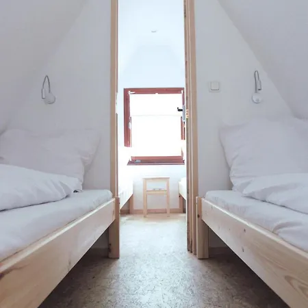 Gluecklich Am - Ruhe Im Kiefernwald Mit Terrasse & Hund Willkommen بيت للعطل *