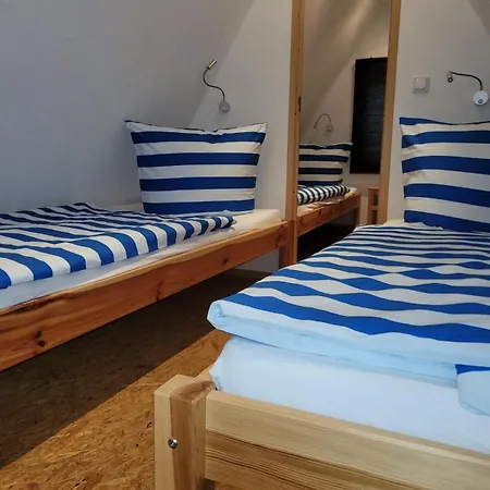 Gluecklich Am - Ruhe Im Kiefernwald Mit Terrasse & Hund Willkommen بيت للعطل *